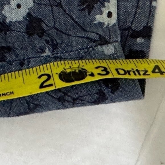 Gap sz 10. EUC shorts ditsy print in blue and pastel print - Picture 5 of 11